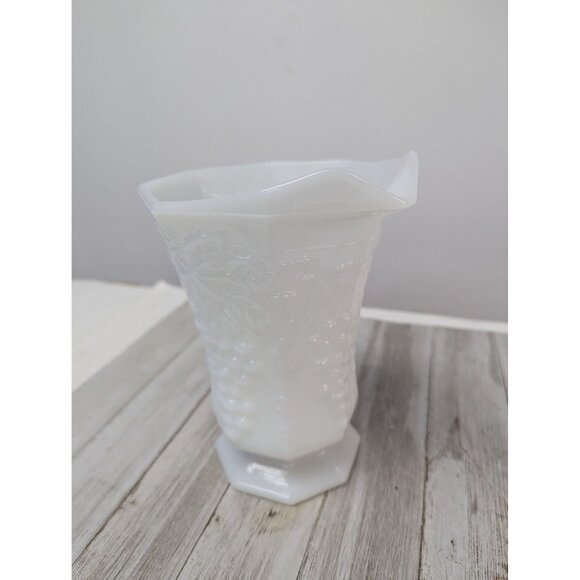 Vintage Anchor Hocking White Milk Glass 6 3/4" Pitcher Grapes Pattern - Picture 4 of 6